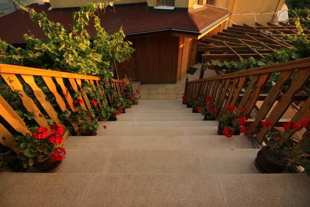 Guest House Nash Dom Kavarna Buitenkant foto