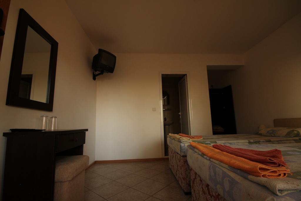 Guest House Nash Dom Kavarna Buitenkant foto