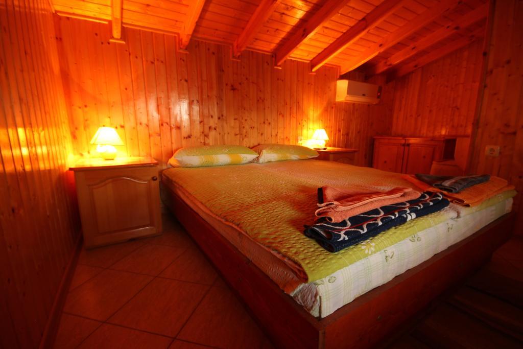 Guest House Nash Dom Kavarna Buitenkant foto