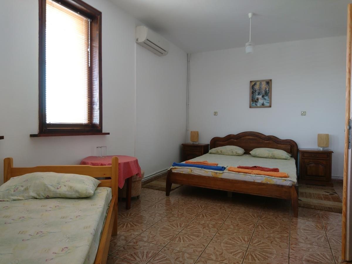 Guest House Nash Dom Kavarna Buitenkant foto