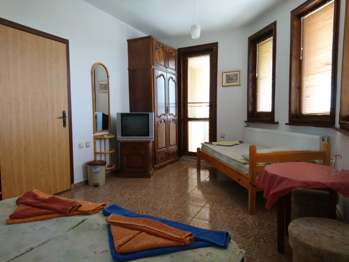 Guest House Nash Dom Kavarna Buitenkant foto