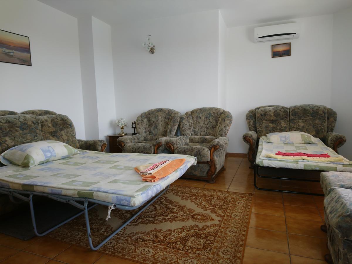 Guest House Nash Dom Kavarna Buitenkant foto